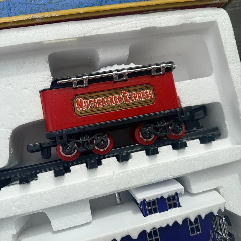 Toy State Nutcracker Express Christmas Train Set 5303 Holiday Music Animated Car
